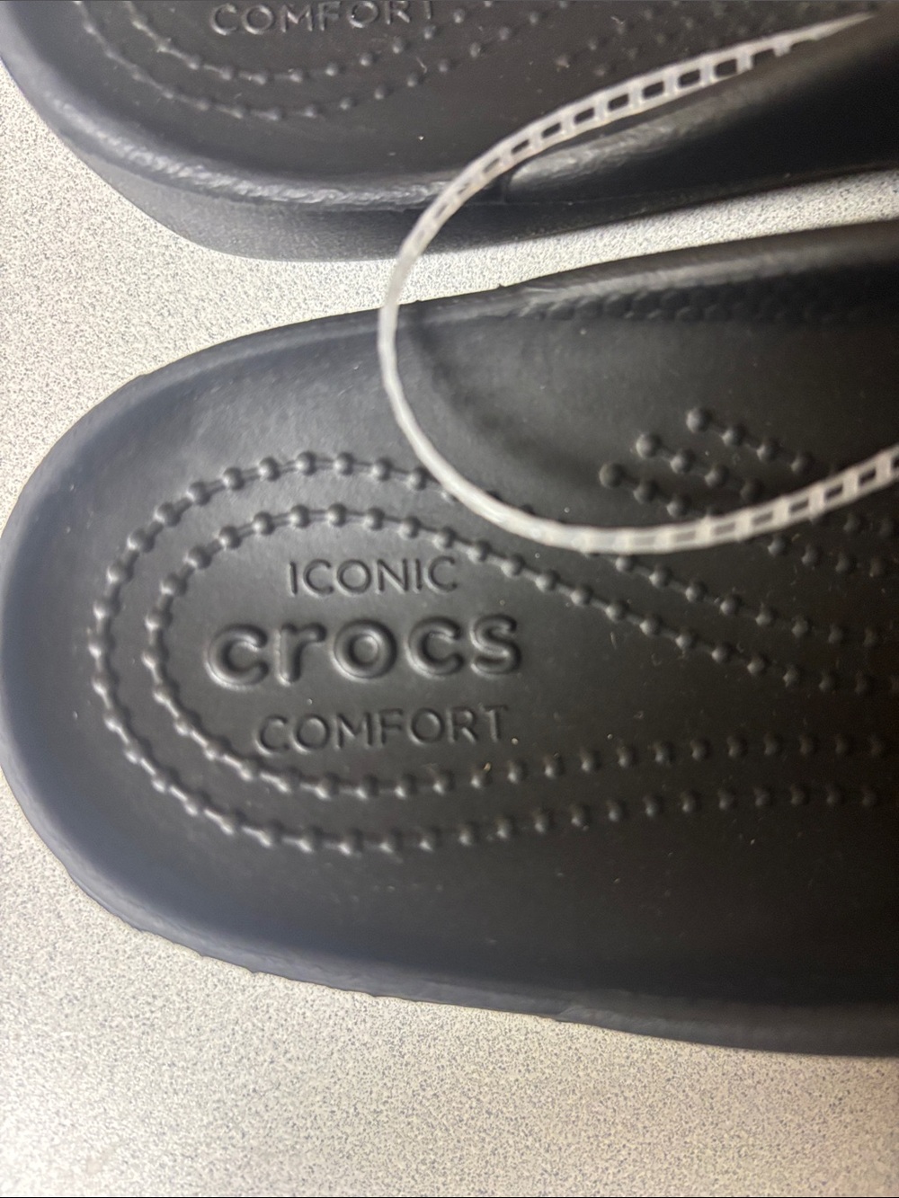 BNWT WOMENS CROCS Black Flip Flop Sandals with ICONIC COMFORT SIZE 7 - Picture 3 of 5
